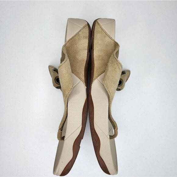 Fitflop Hooper Wobbleboard Buckle Sandals Beige Suede Size 10 - Picture 4 of 7